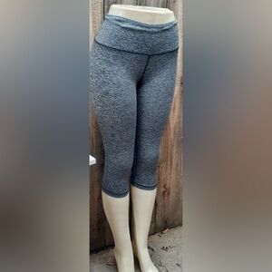 Victorias Secrets VSX Sport Knockout Cropped Capri Pocket Leggings